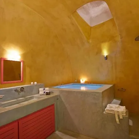 Maximilian Caldera Suites Bed and Breakfast