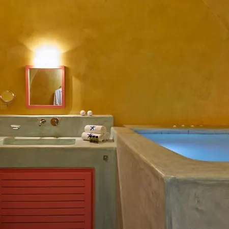 Maximilian Caldera Suites Φηρά