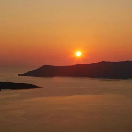 Maximilian Caldera Suites *