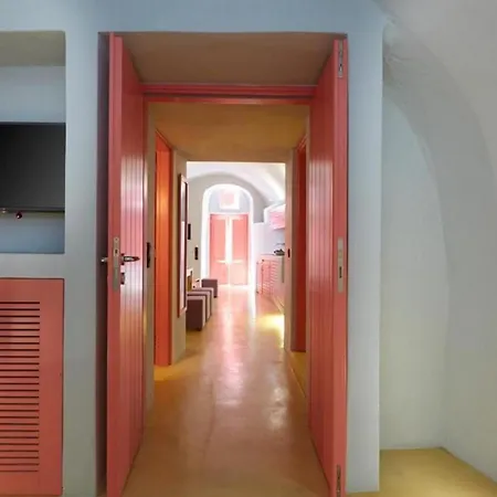 Maximilian Caldera Suites * Fira (Santorini)