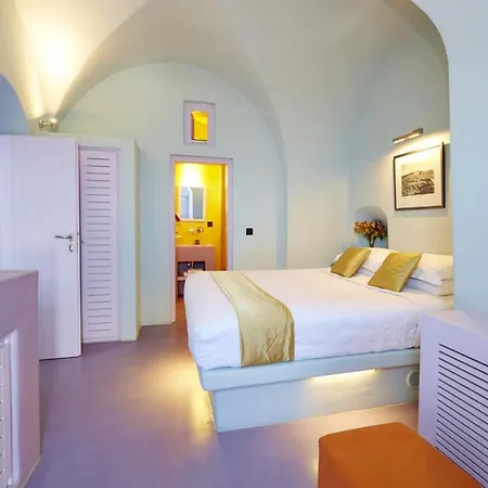 Maximilian Caldera Suites Fira (Santorini)
