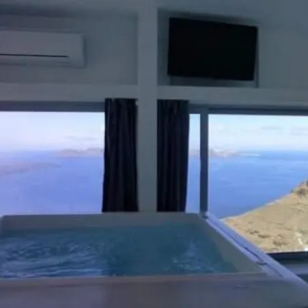 Maximilian Caldera Suites