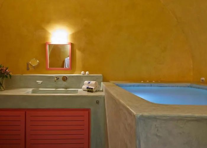 Maximilian Caldera Suites Fira (Santorini)