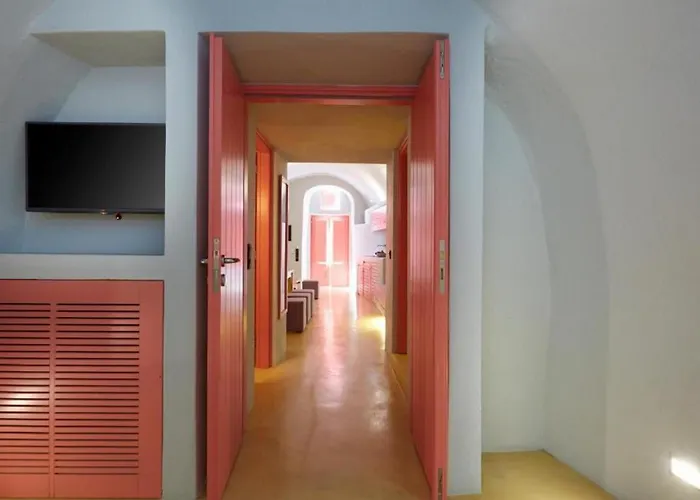 Maximilian Caldera Suites * Fira (Santorini)