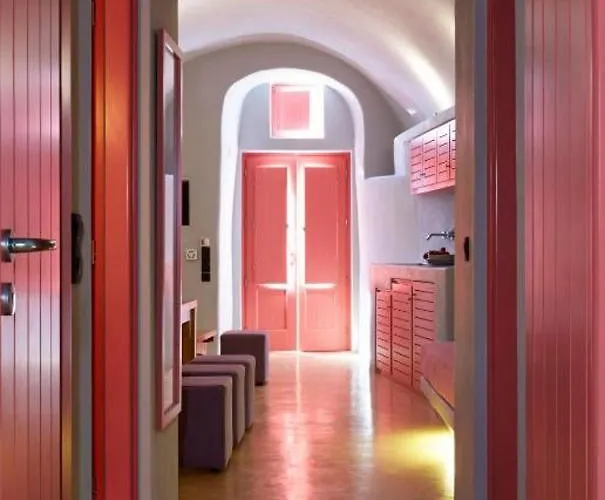 Maximilian Caldera Suites *