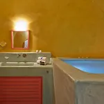 Maximilian Caldera Suites サントリーニ