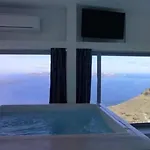 Maximilian Caldera Suites
