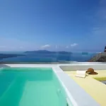 Maximilian Caldera Suites *
