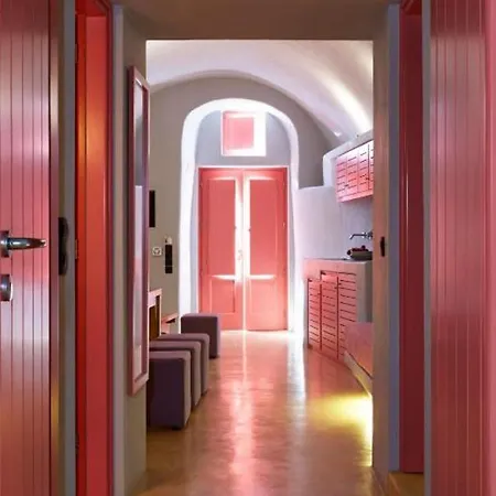 Maximilian Caldera Suites *