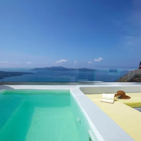 Maximilian Caldera Suites *