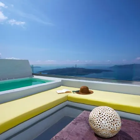 Maximilian Caldera Suites *