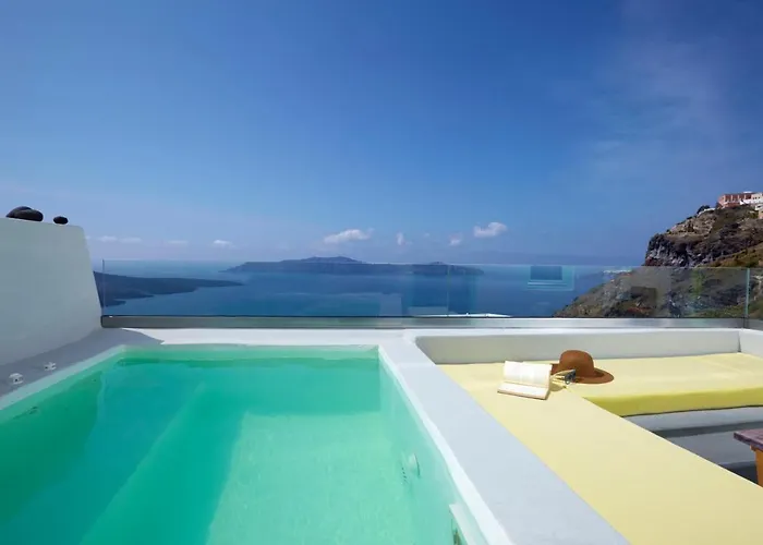 Maximilian Caldera Suites *