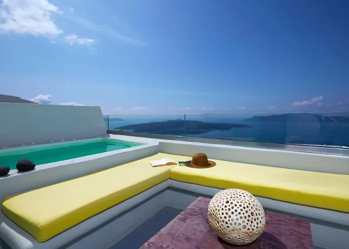 Maximilian Caldera Suites *