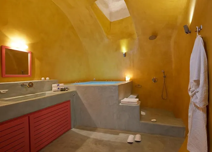 Maximilian Caldera Suites *